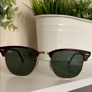 Ray-Ban Clubmaster Classic Polished Tortoi…